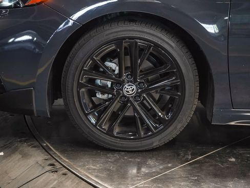 Used 2025 Toyota Camry SE image 9