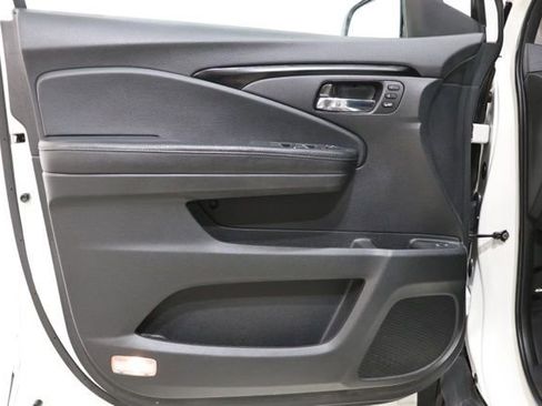 Used 2018 Honda Pilot Touring image 19