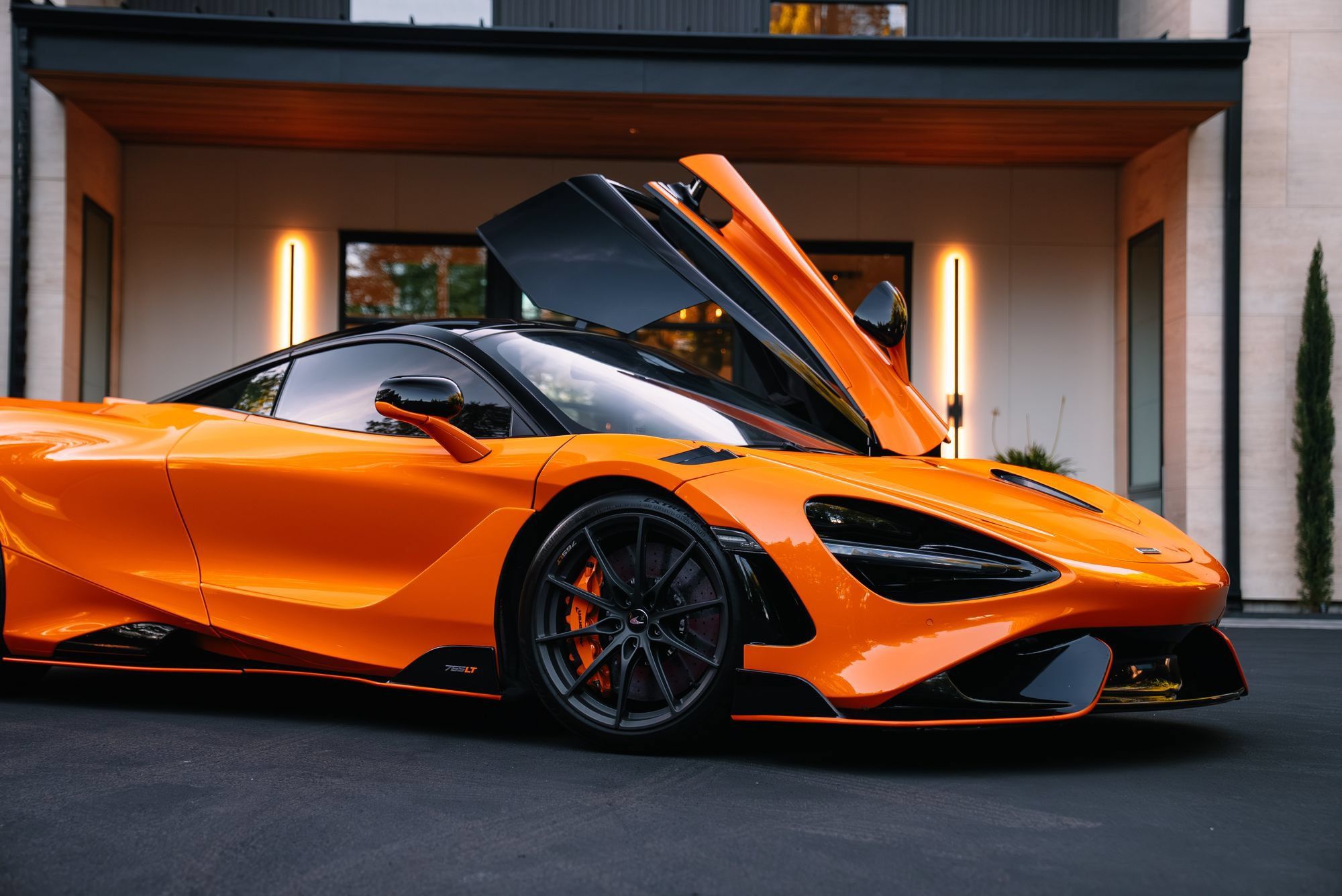 Used 2021 McLaren 765LT RWD image 2