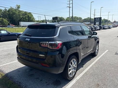 Used 2023 Jeep Compass Latitude AWD/4WD image 6