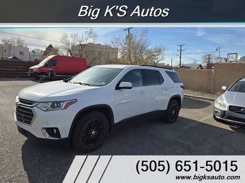 Used 2019 Chevrolet Traverse LT image 3