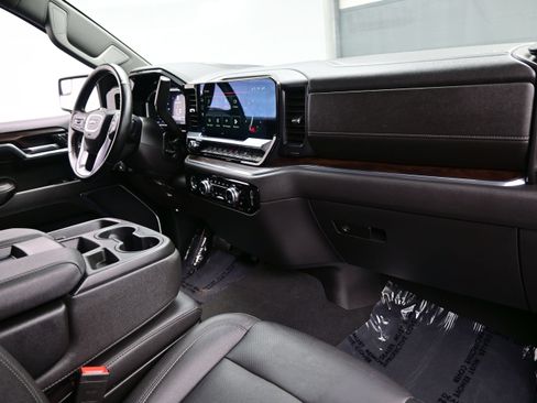 Used 2024 GMC Sierra 1500 SLT AWD/4WD image 18