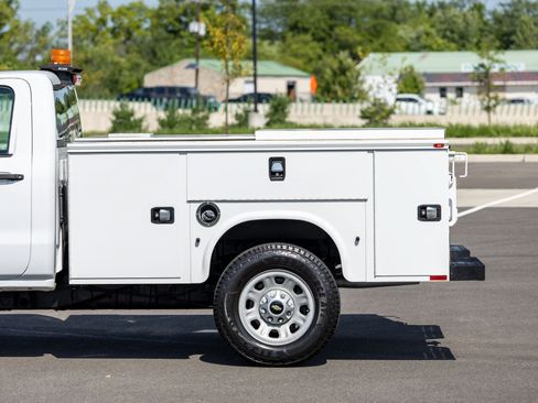 Used 2017 Chevrolet Silverado 3500 W/T RWD image 7