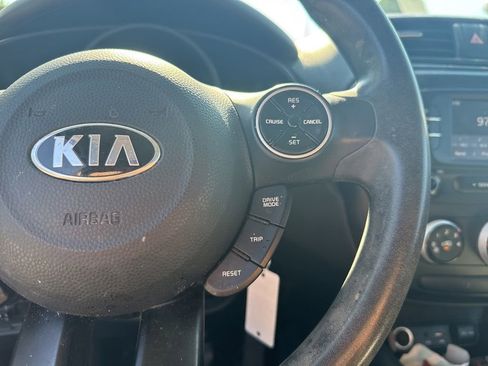 Used 2017 Kia Soul w/ Convenience Package FWD image 8