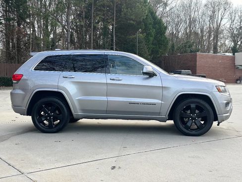 Used 2015 Jeep Grand Cherokee Altitude image 11