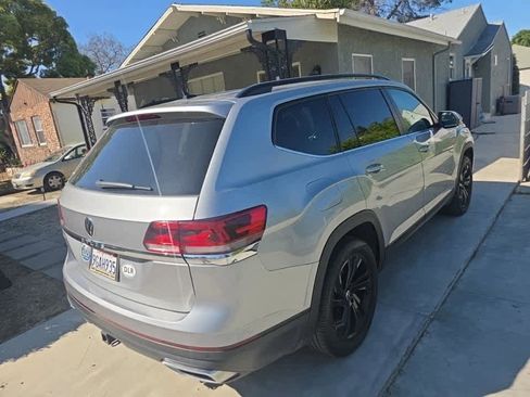 Used 2023 Volkswagen Atlas SE w/ Black Wheel Package image 4