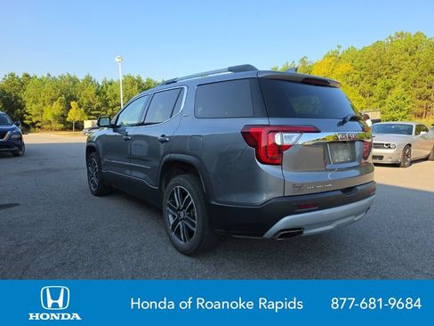 Used 2021 GMC Acadia SLT w/ Technology Package FWD image 3