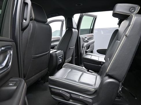 Used 2023 Chevrolet Suburban Premier image 18