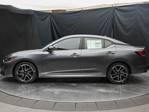 New 2025 Nissan Sentra SR image 9