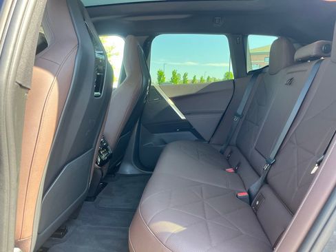 Used 2025 BMW iX xDrive50 AWD/4WD image 19