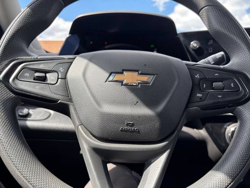 Used 2025 Chevrolet Trax LT FWD image 26