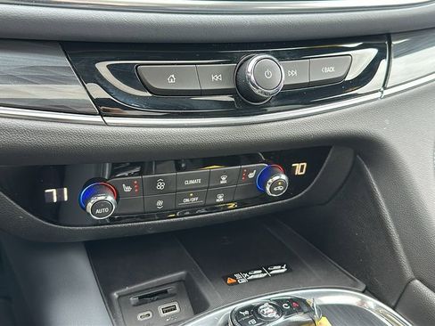Used 2023 Buick Enclave Essence w/ Experience Buick Package FWD image 21