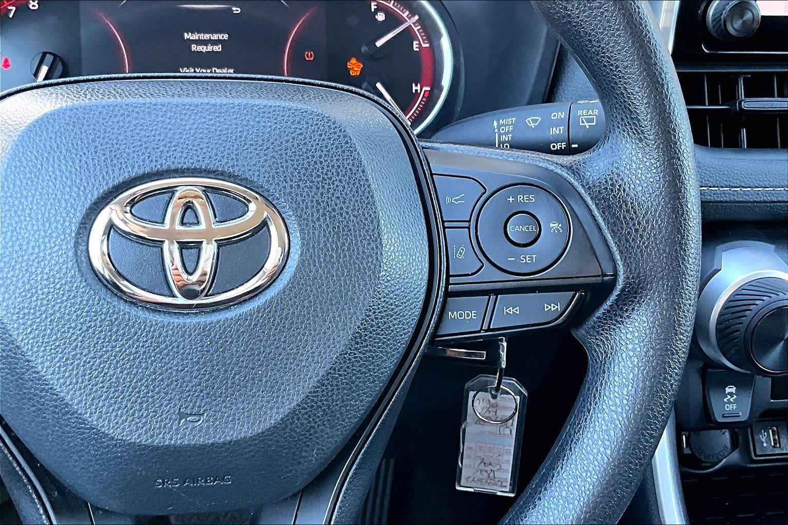 Used 2025 Toyota RAV4 LE AWD/4WD image 24