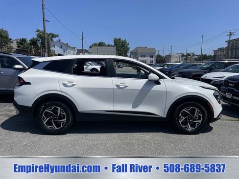 Used 2024 Kia Sportage LX FWD image 3
