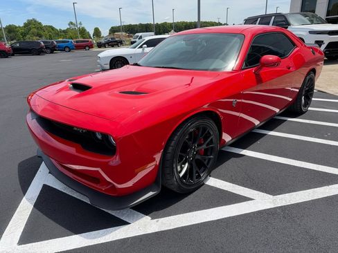 Used 2015 Dodge Challenger SRT Hellcat RWD image 8