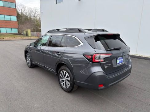 Used 2025 Subaru Outback Premium image 8