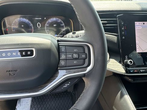 Used 2022 Jeep Wagoneer Series II RWD image 23