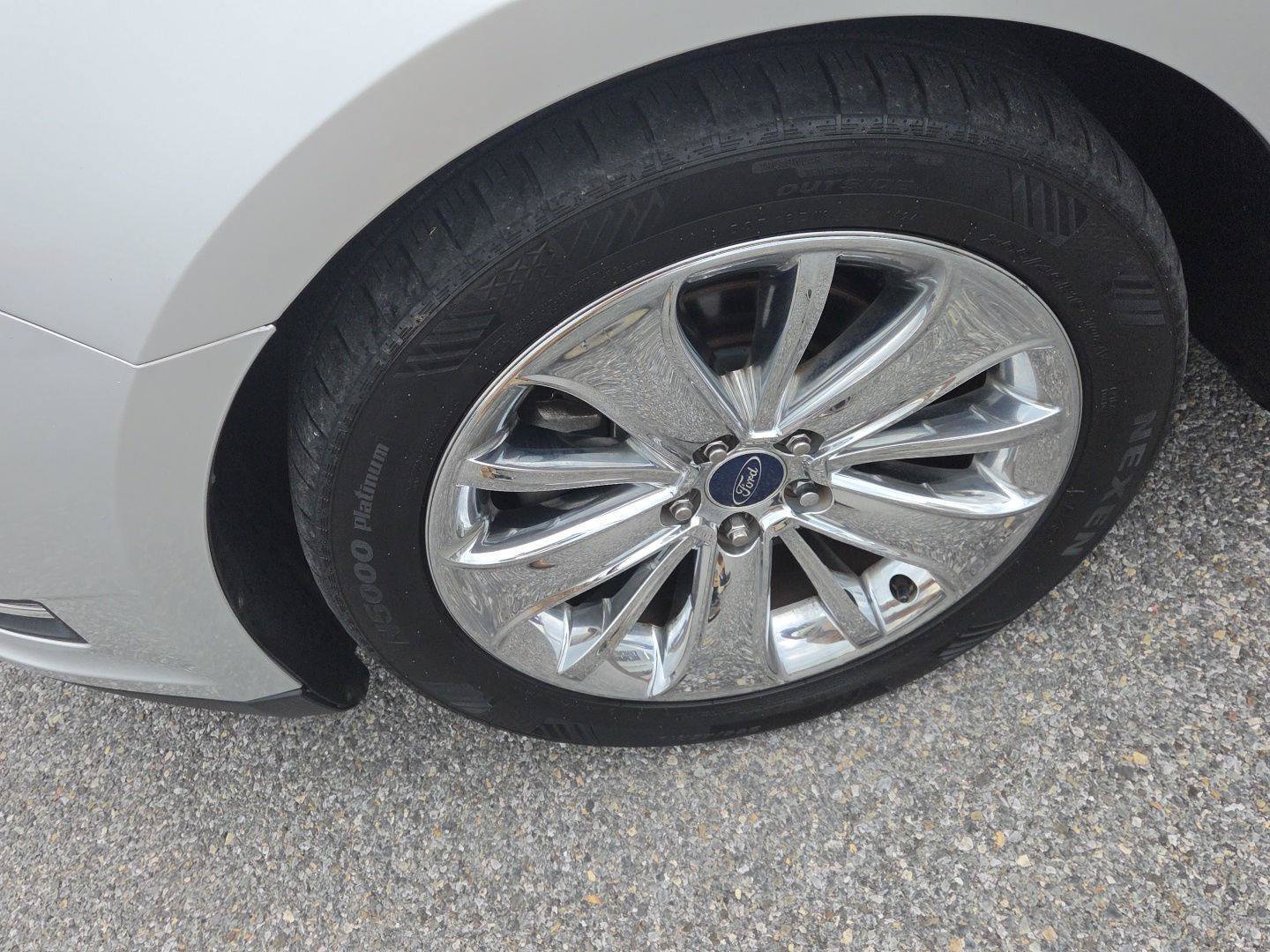 Used 2012 Ford Taurus Limited AWD/4WD image 9