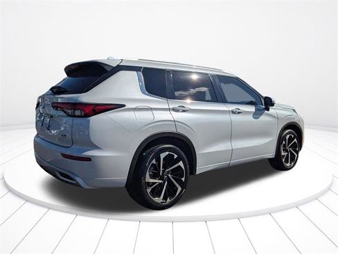 Used 2022 Mitsubishi Outlander SEL image 3