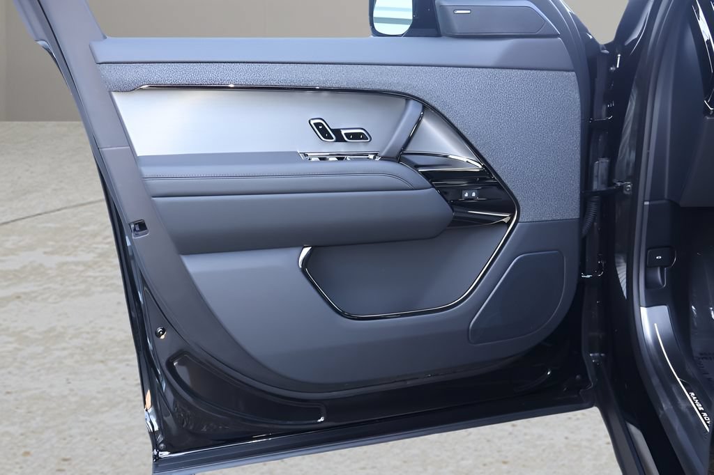 New 2026 Land Rover Range Rover Sport Dynamic SE AWD/4WD image 9