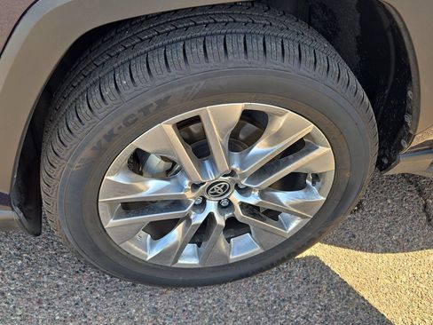 Used 2020 Toyota RAV4 Limited FWD image 20