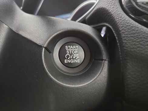 Certified 2021 Jeep Compass Altitude image 25