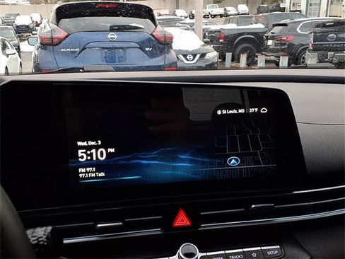 Used 2023 Hyundai Elantra Limited w/ Cargo Package image 9