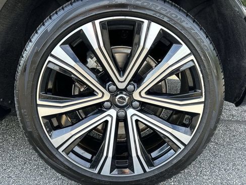 Certified 2023 Volvo XC60 T8 Ultimate w/ Climate Package AWD/4WD image 11
