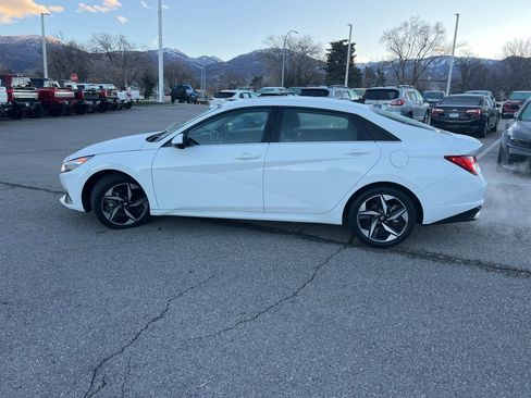 Used 2023 Hyundai Elantra Limited w/ Preferred Accessory Package image 11