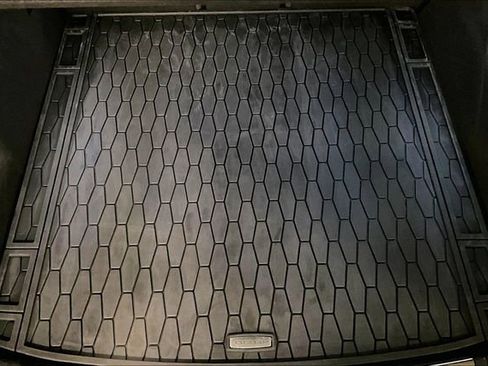 Certified 2025 Jaguar F-PACE R-Dynamic S image 33