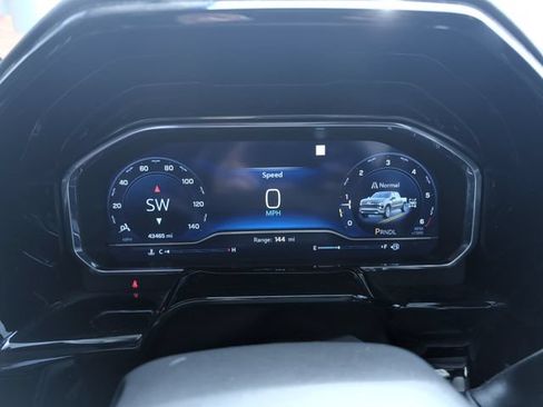 Used 2023 Chevrolet Silverado 1500 LT AWD/4WD image 16