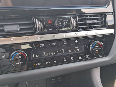 New 2026 Nissan Pathfinder SL FWD image 16