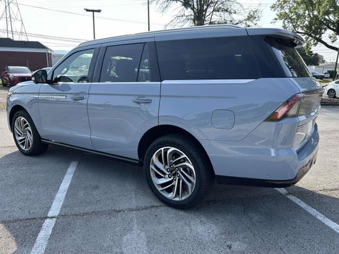 Used 2025 Lincoln Navigator Reserve AWD/4WD image 7