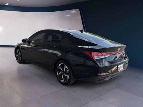 Used 2023 Hyundai Elantra SEL w/ Convenience Package FWD image 3