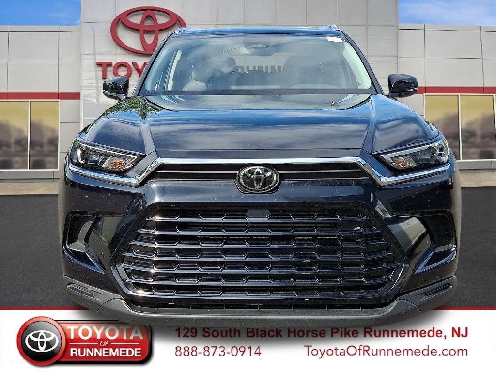 Certified 2025 Toyota Grand Highlander FWD image 2