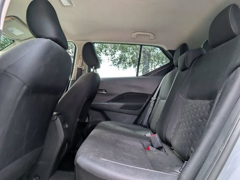 Used 2022 Nissan Kicks SV w/ Interior Electronics Package FWD image 17