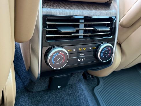 New 2025 Land Rover Range Rover SE image 32