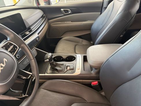Used 2026 Kia Carnival FWD image 44