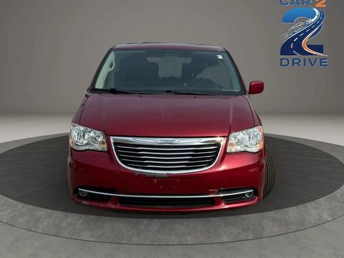 Used 2016 Chrysler Town & Country Touring w/ Driver Convenience Group FWD image 4