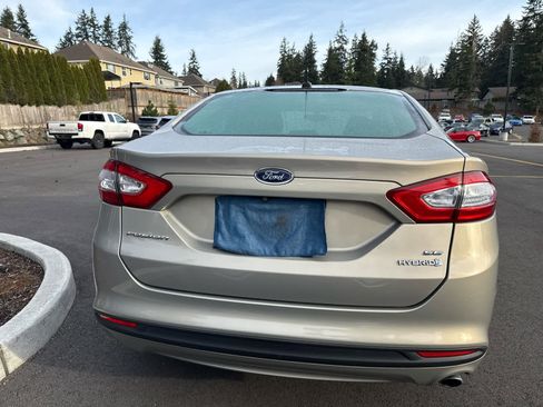 Used 2015 Ford Fusion SE image 5