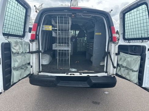 Used 2011 Chevrolet Express 2500 image 23