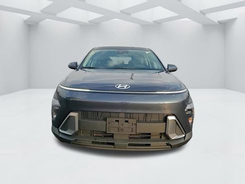 Certified 2025 Hyundai Kona SE image 2