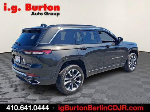 Used 2024 Jeep Grand Cherokee Overland w/ Luxury Tech Group IV AWD/4WD image 6