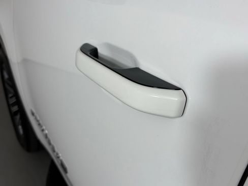 Used 2024 Jeep Wagoneer L Series II RWD image 15