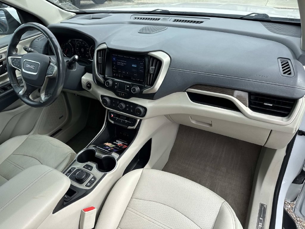 Used 2022 GMC Terrain Denali w/ Denali Premium Package AWD/4WD image 15