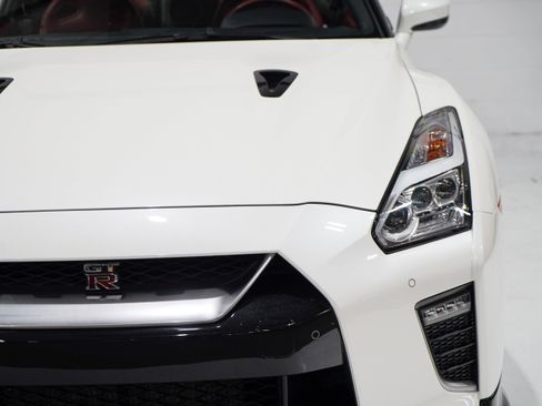Used 2021 Nissan GT-R Premium AWD/4WD image 27
