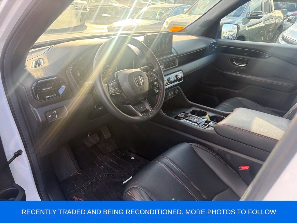 Used 2025 Honda Pilot TrailSport image 5