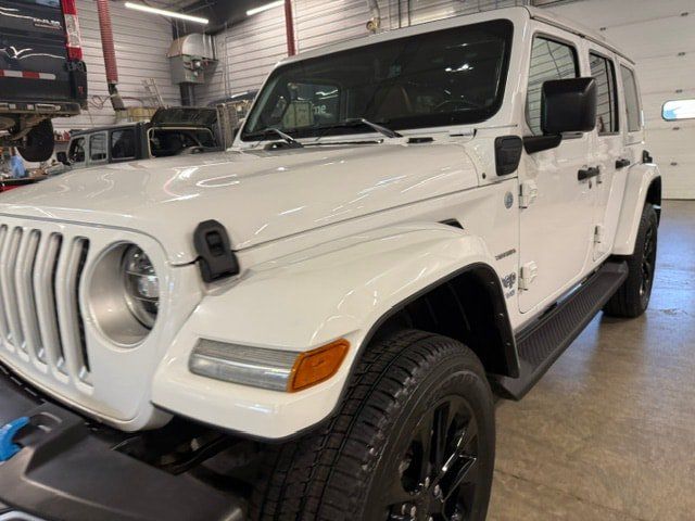 Used 2022 Jeep Wrangler Unlimited Sahara AWD/4WD image 38