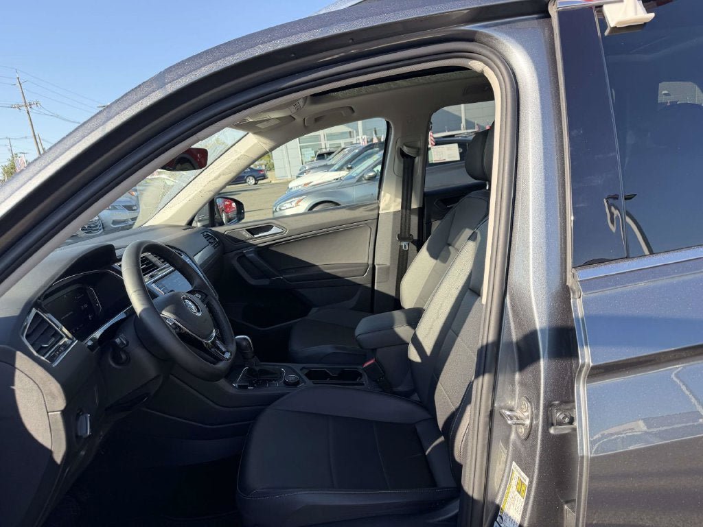 Used 2020 Volkswagen Tiguan SEL AWD/4WD image 15