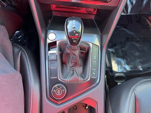 Used 2022 Volkswagen Tiguan SE R-Line image 28